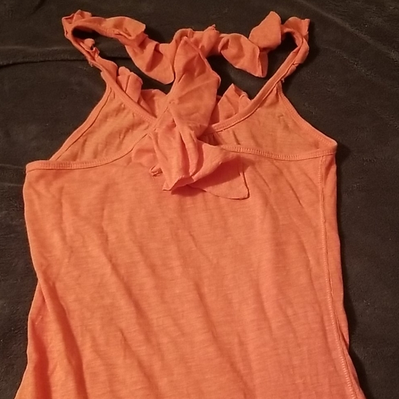 3 tank tops with ruffles - Picture 4 of 11